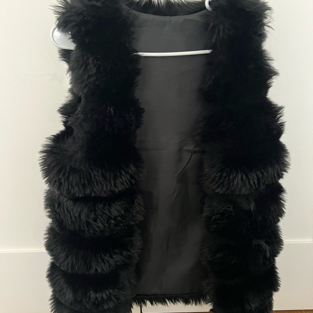 Elegant Black Faux Fur Vest